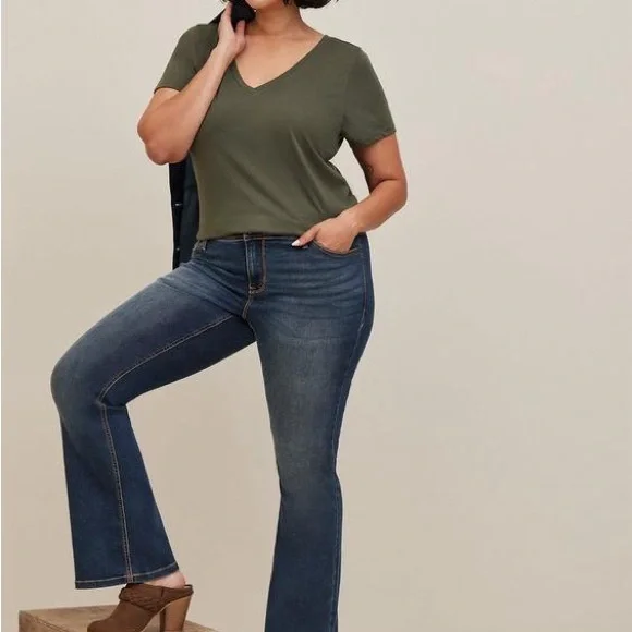 torrid Jeans Mid to Dark Blue slim Bootcut super stretch mid rise Zise 20S NWT - Picture 1 of 14